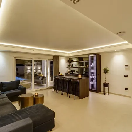 Luxury Family For In Villa *