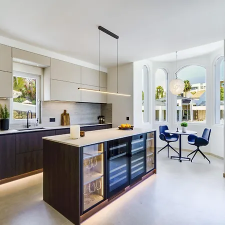 Luxury Family For In Marbella