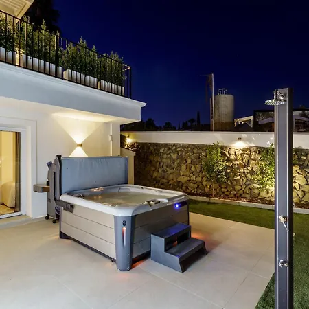 Luxury Family For In Villa *