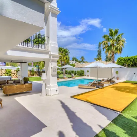 Luxury Family For In Villa